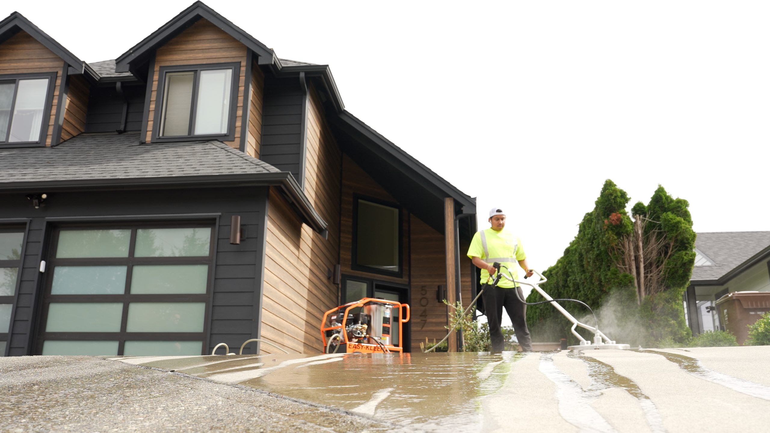 Easy-Kleen Commercial Hot Water Portable Pressure Power Washer - 3.5GPM, 4000PSI, Kohler Engine 12v